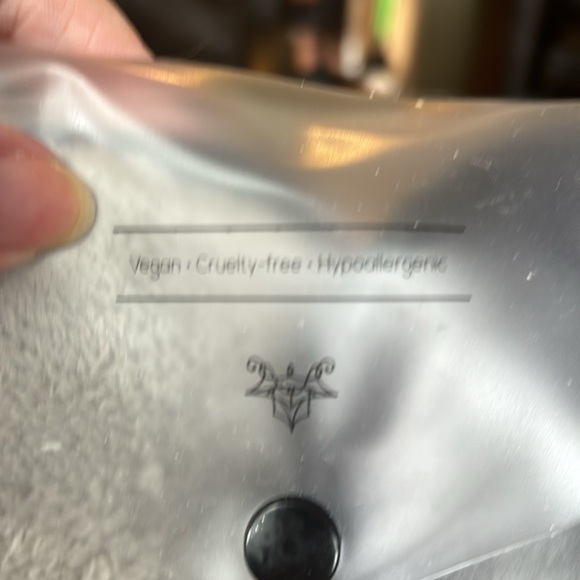 🌸Laruce Beauty FACE DISKS🌸  3 new in container. - Picture 2 of 3